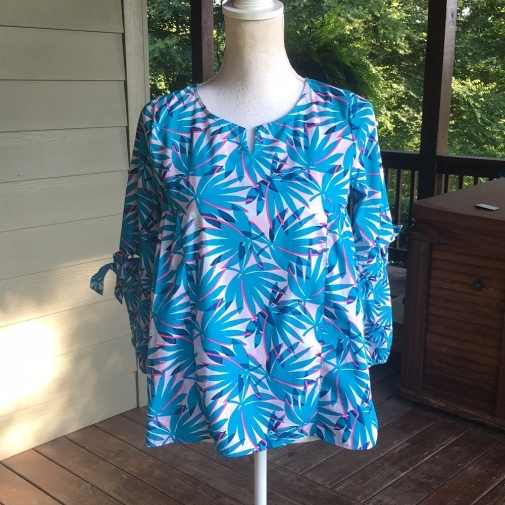 Crown & Ivy Tropical Print Top